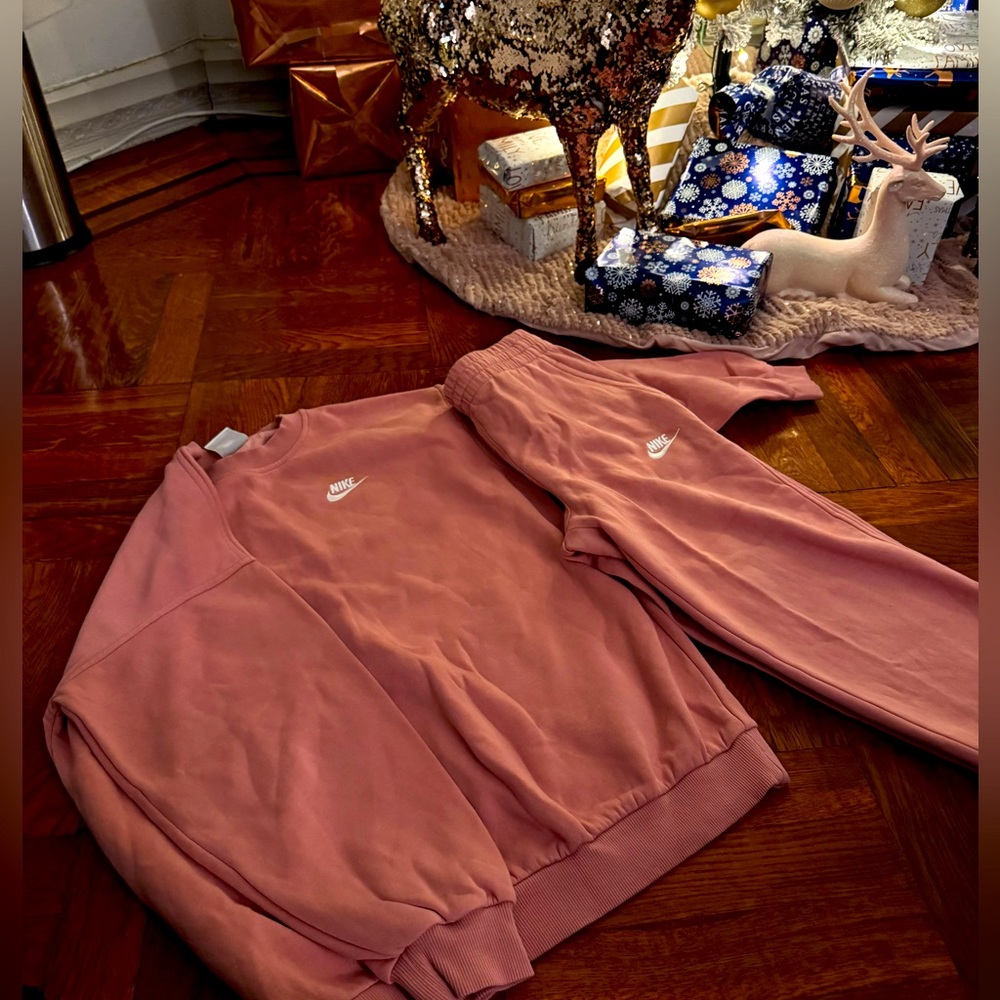 Girls’ Size Large Nike Pink Sweatsuit – Lightly Used